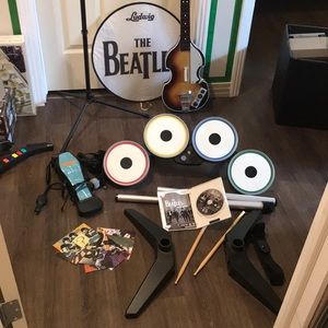 Beatles Rockband Game + Accessories (Wii)